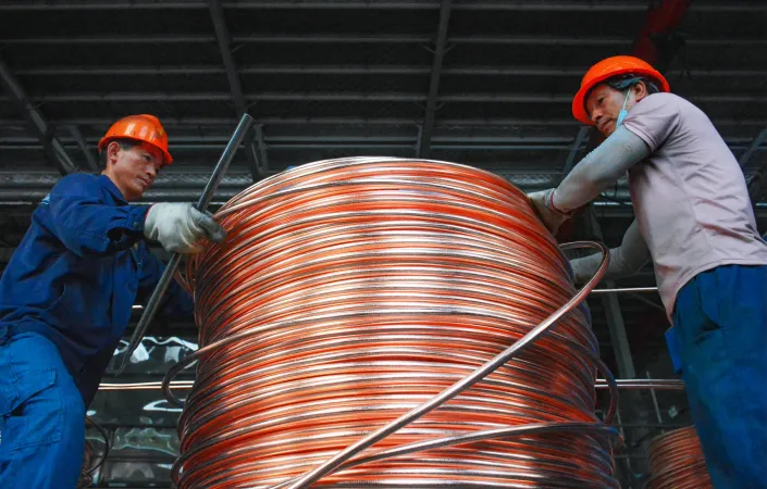 वैश्विक अर्थव्यवस्था पर चिंताएं, सोने के साथ तांबे की कीमतों में भी गिरावट