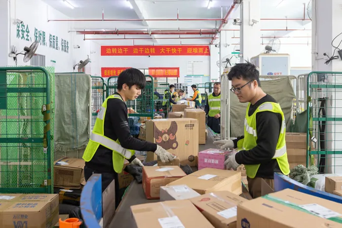 छुट्टियों में खर्च और निर्यात मांग से चीन की अर्थव्यवस्था को मिली गति