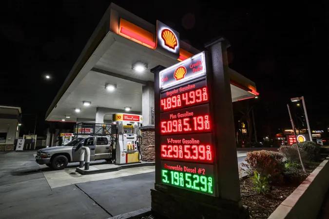 तेल की बढ़ती कीमतें: क्या यह आर्थिक लाभ को कम कर देगा?