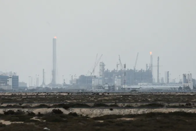 हॉर्मुज जलसंधि बंद होने से तेल से ज़्यादा LNG बाज़ार पर पड़ सकता है असर