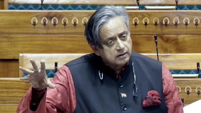 पश्चिम एशिया संघर्ष पर थरूर: भारत को शांति की अपील करनी चाहिए, सरकार की सतर्कता समझ में आती है