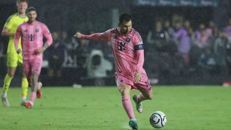 लियोनेल मेस्सी ने रचा इतिहास, करियर का 900वां गोल कर रोनाल्डो के क्लब में हुए शामिल