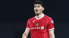 वेल्स के वर्ल्ड कप प्ले-ऑफ से बाहर हुए रेक्सहैम के कीफर मूर