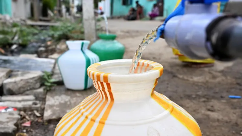 जल जीवन मिशन को 'स्थायी जल स्रोतों' की कमी से खतरा: संसदीय समिति