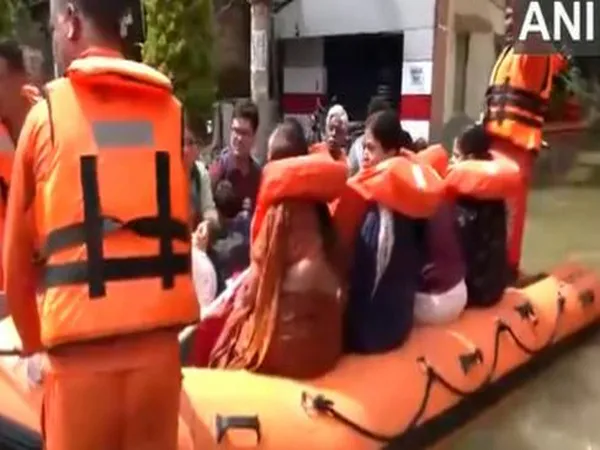 बेंगलुरु: भारी बारिश से केंद्रीय विहार अपार्टमेंट में जलभराव, निवासियों को सुरक्षित निकाला गया