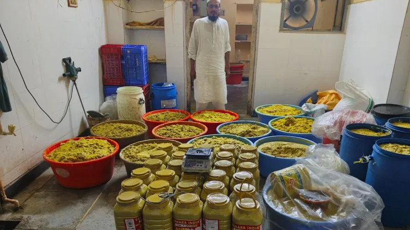 हैदराबाद: मिलावटी अदरक-लहसुन का पेस्ट बनाने वाला गिरफ्तार, अस्वच्छ परिस्थितियों में कर रहा था काम