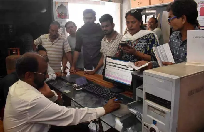 प्रयागराज में LPG सिलेंडर की किल्लत, रेस्टोरेंट और होटल PNG की ओर रुख कर रहे हैं