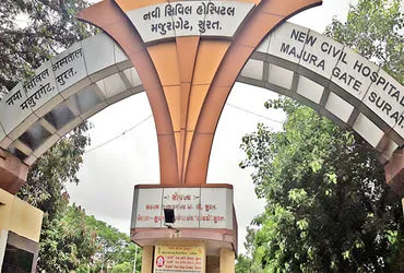 सूरत सिविल अस्पताल में एसी खराब होने से ऑपरेशन में देरी, मरीज परेशान