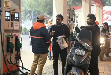 महंगाई का झटका: भारत में प्रीमियम पेट्रोल की कीमतों में ₹2.35 तक की बढ़ोतरी!