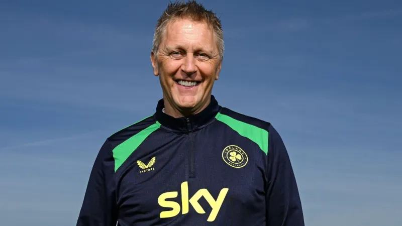 हॉलग्रिमसन ने आयरलैंड के साथ अनुबंध बढ़ाया, अनकैप्ड वेल को विश्व कप प्ले-ऑफ के लिए बुलाया गया